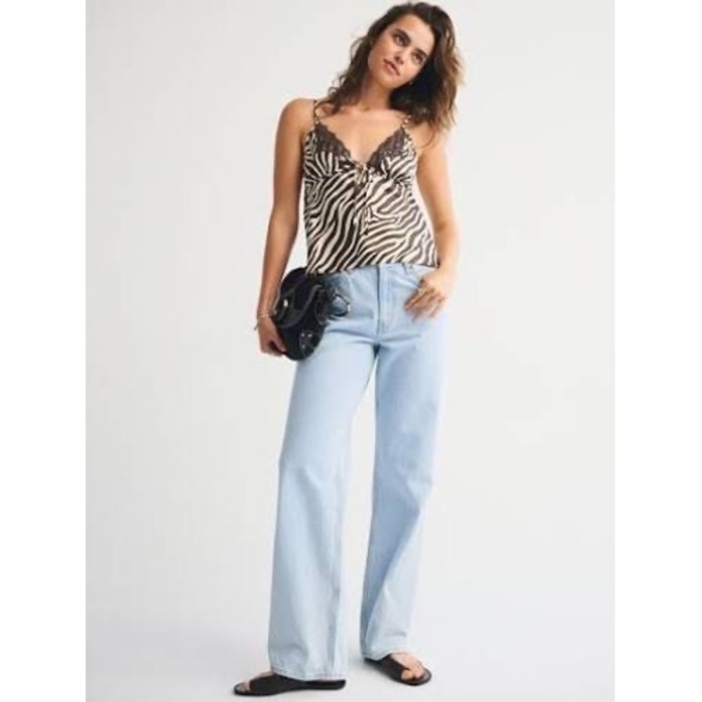 Abercrombie & Fitch Curve Love The Loose High Rise Jeans Light Wash 28/6